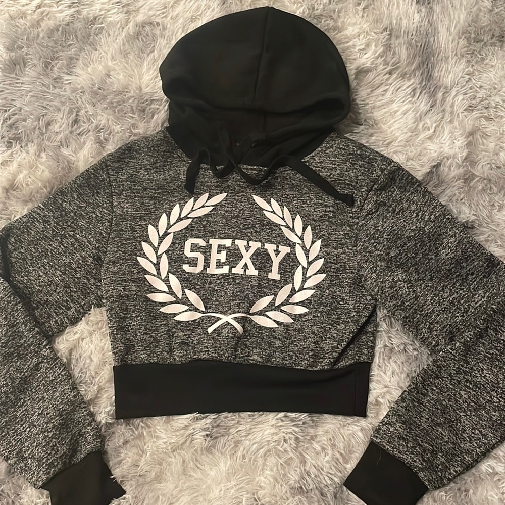 ✨Cropped Sweater✨